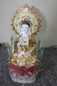 lot 130 image: Porcelain Guan Yin Statue with Gold Detailing