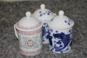 lot 145 image: Set of 3 Porcelain Tea Mugs with Lids - Koi and Floral Design
