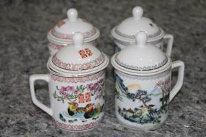 lot 147 image: Set of 4 Chinese Porcelain Tea Mugs with Lids