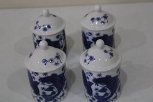 lot 148 image: Set of 4 Blue and White Porcelain Jars with Lid and Matching Cups