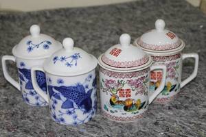 lot 149 image: Set of 4 Porcelain Tea Mugs with Lids - Blue and Floral Designs