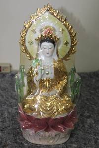 lot 165 image: Porcelain Guan Yin Statue with Gold Detailing