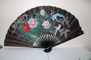 lot 198 image: Large Asian Decorative Fan with Floral and Avian Design