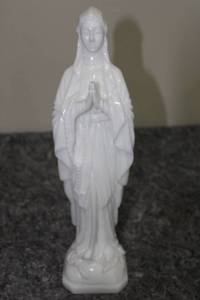 lot 262 image: Vintage White Porcelain Praying Madonna Figurine