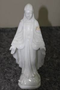 lot 263 image: Vintage Porcelain Figurine of Virgin Mary