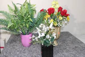 lot 278 image: Set of 3 Decorative Faux Floral Arrangements