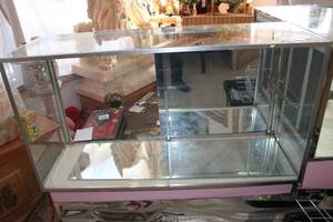 lot 16 image: Vintage Display Case with Glass Shelves and Mirror Base