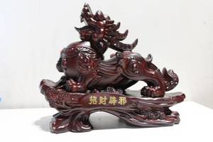 lot 392 image: Antique Chinese Wooden Foo Dog Statue with Red Gem Eyes
