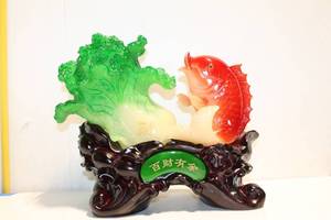 lot 393 image: Vintage Decorative Carving of Fish and Cabbage on Wooden Base
