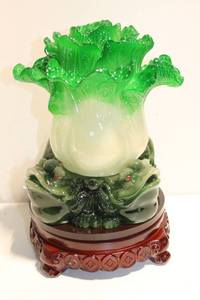 lot 396 image: Chinese Green and White Cauliflower Sculpture with Frog Base