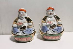 lot 418 image: Set of 2 Vintage Hand-Painted Chinese Feng Shui Figurines