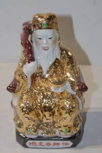 lot 447 image: Decorative Golden Porcelain Statue of a Chinese Deity
