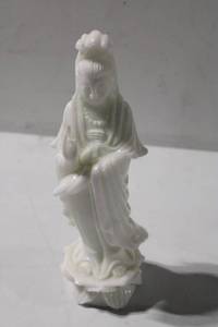 lot 465 image: Vintage Chinese Porcelain Statue of Guan Yin - 12 Inches Tall