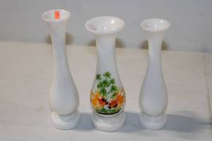 lot 467 image: Set of 3 Vintage White Porcelain Vases with Fish Design