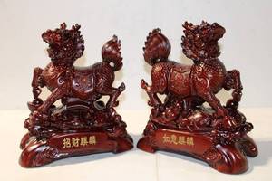 lot 486 image: Pair of Exquisite Chinese Foo Dogs (Lion Statues) in Mahogany Finish