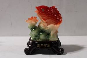 lot 489 image: Beautifully Crafted Resin Fish Sculpture with Floral Base