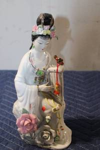 lot 515 image: Vintage Chinese Porcelain Figurine of Woman Playing Musical Instrument