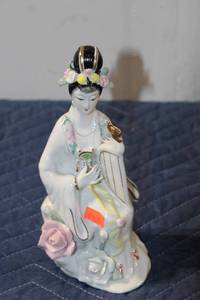 lot 522 image: Vintage Chinese Porcelain Figurine of a Woman Playing Harp with Floral Accents