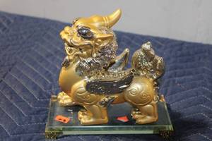 lot 537 image: Elegant Golden Foo Dog Figurine on Glass Base