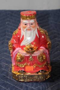 lot 538 image: Chinese Figure of Prosperity - God of Wealth with Gold Ingot