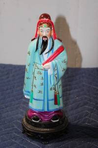 lot 540 image: Antique Chinese Porcelain Figure of a Scholar with Red Scrolls