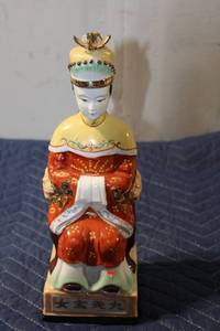lot 545 image: Antique Chinese Porcelain Figure with Gold Accents