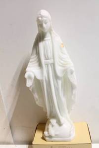 lot B-555 image: Vintage White Marble Statue of the Virgin Mary