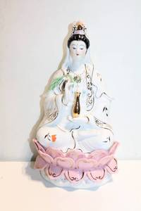 lot 556 image: Vintage Porcelain Goddess Figurine with Floral Base