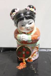 lot 561 image: Decorative Porcelain Figurine of Smiling Girl with Coin