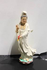 lot 569 image: Vintage Chinese Porcelain Statue of Guanyin Bodhisattva with Colorful Details