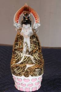lot 580 image: Exquisite Vintage Porcelain Statue of Guanyin with Gold Accents
