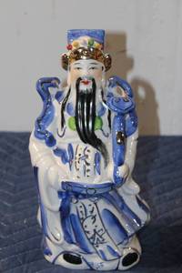 lot 600 image: Antique Chinese Blue and White Porcelain Figurine of a Scholar