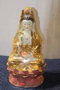 lot 622 image: Vintage Gold Accented Porcelain Quan Yin Statue