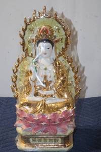 lot 628 image: Beautiful Glazed Ceramic Statue of Avalokiteshvara Bodhisattva