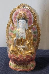lot 629 image: Beautiful Porcelain Kwan Yin Statue with Gold Accents