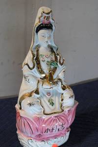 lot 633 image: Vintage Ceramic Guanyin Figure with Pink Lotus Base