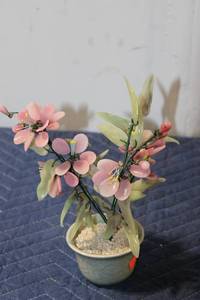 lot 698 image: Decorative Glass Flower Arrangement in Ceramic Planter