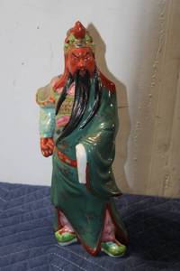 lot 730 image: Porcelain Figurine of Traditional Chinese Warrior