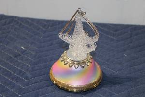 lot 772 image: Crystal Sails Ship Decor on Rainbow Base