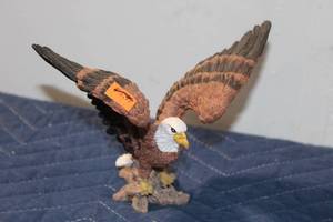 lot 774 image: Decorative Bald Eagle Figurine with Outstretched Wings