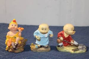 lot 776 image: Set of 3 Ceramic Monk Figurines