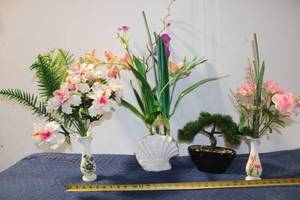 lot 789 image: Set of 6 Artificial Flower Arrangements with Vases