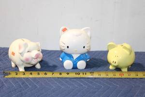 lot 795 image: Set of 3 Ceramic Piggy Banks Pig, Hello Kitty, Yellow Pig