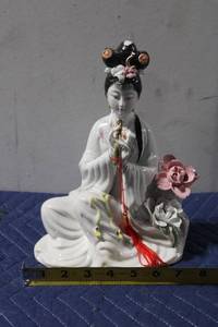 lot 796 image: Porcelain Figurine of Goddess Guanyin with Floral Details