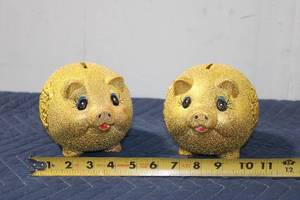 lot 804 image: Pair of Gold Glitter Piggy Banks