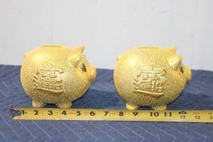 lot 808 image: Pair of Gold Glitter Piggy Bank Figurines
