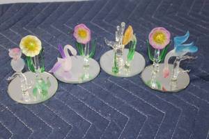 lot 818 image: Set of 4 Glass Miniature Figurines with Mirrors