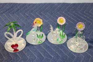 lot 820 image: Set of 4 Glass Art Figurines with Floral and Animal Themes