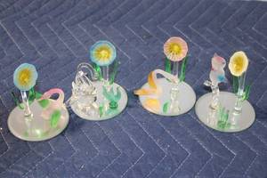 lot 823 image: Set of 4 Glass Figurines with Floral Motifs