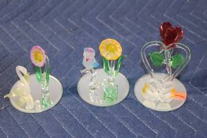 lot 824 image: Set of 3 Glass Figurines with Floral and Animal Motifs